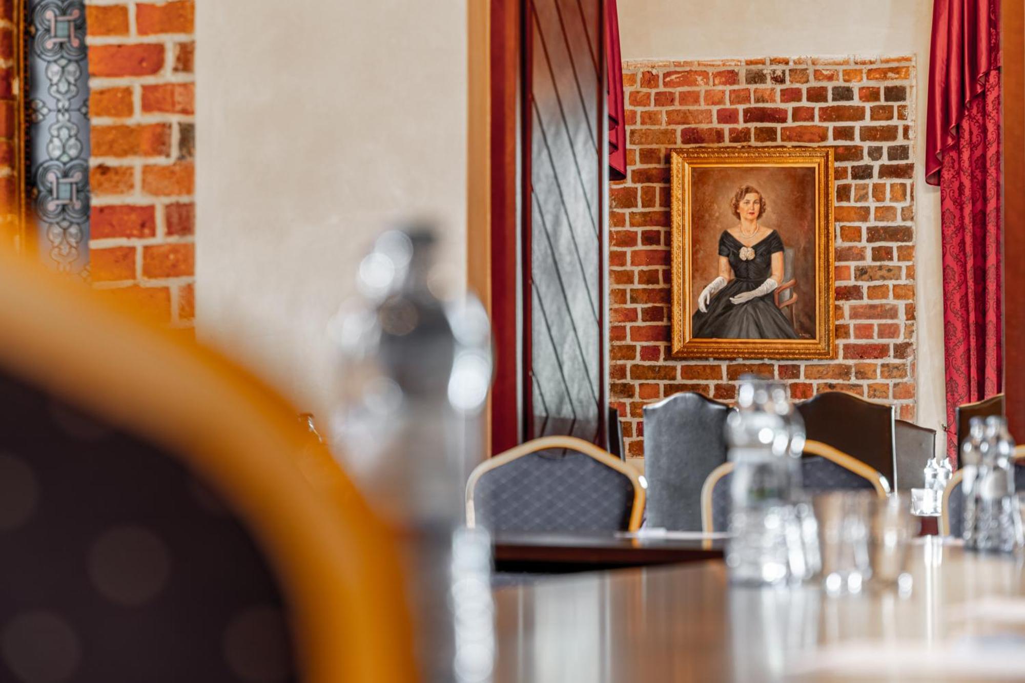 Aparthotel Zamek Uniejow Esterno foto