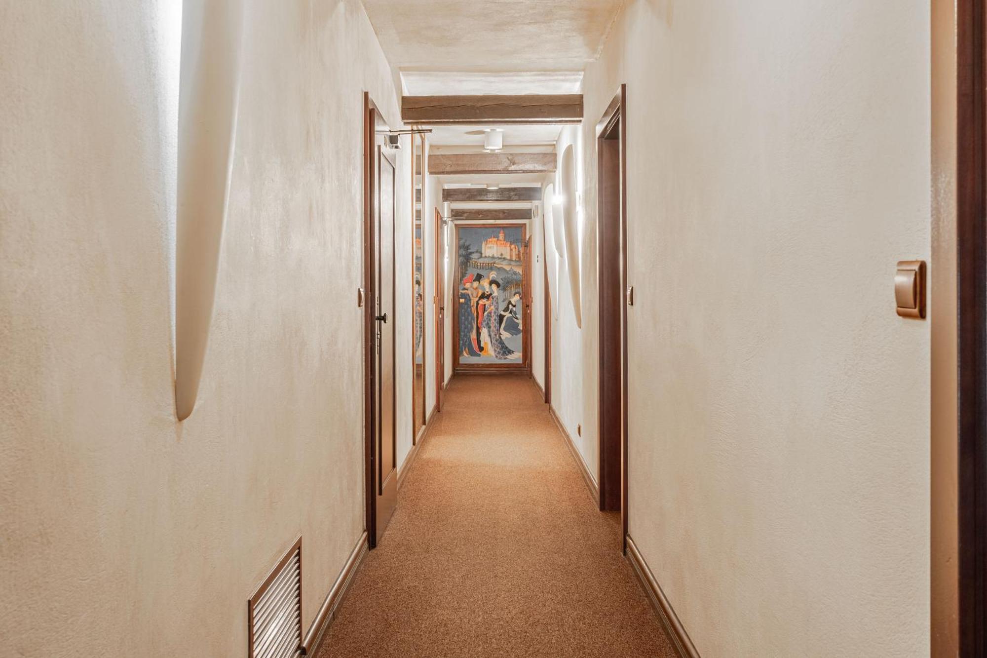 Aparthotel Zamek Uniejow Esterno foto