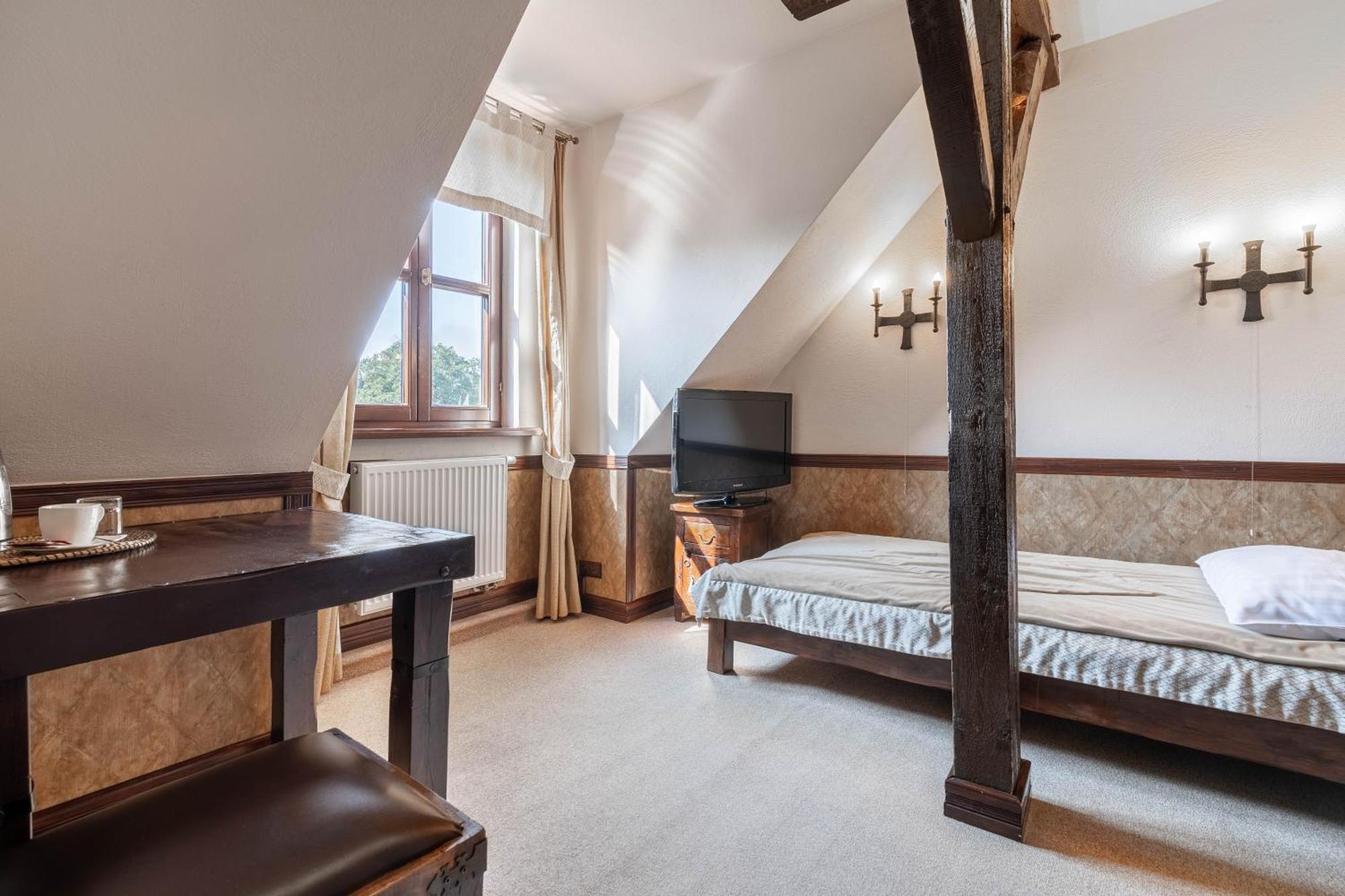 Aparthotel Zamek Uniejow Esterno foto