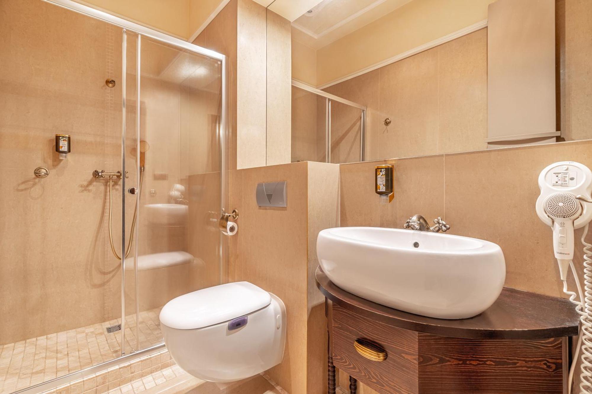 Aparthotel Zamek Uniejow Esterno foto
