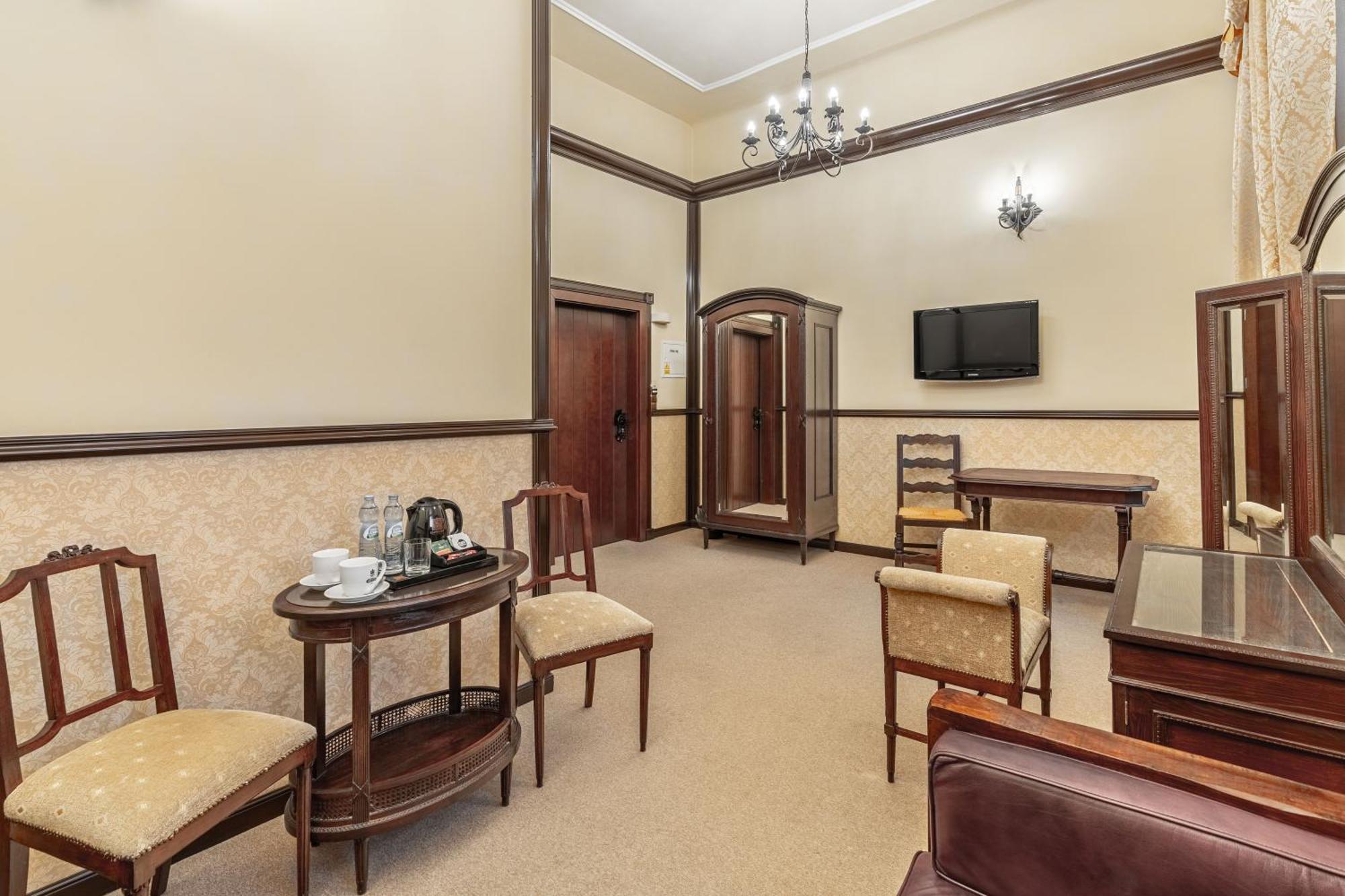 Aparthotel Zamek Uniejow Esterno foto