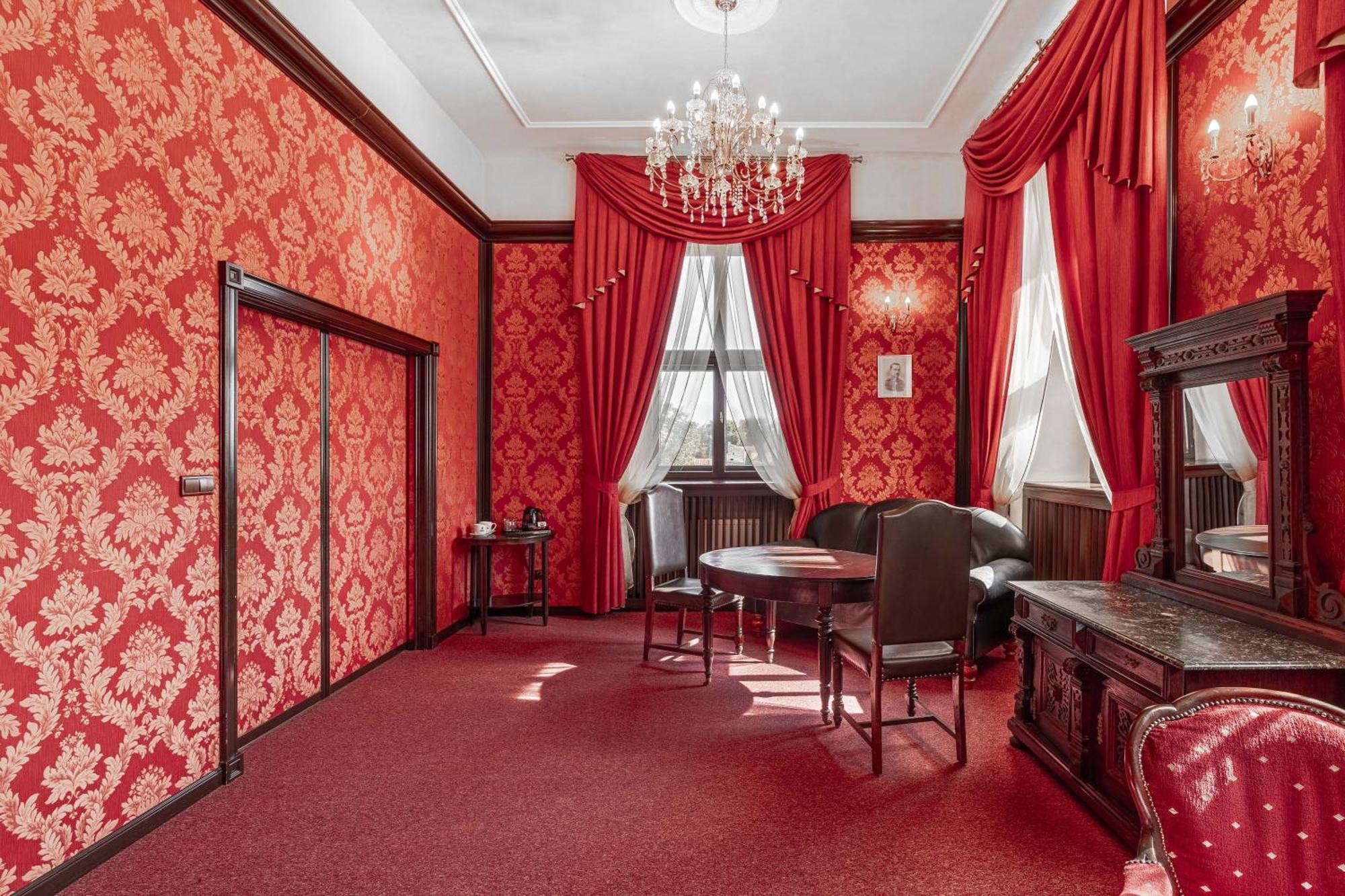 Aparthotel Zamek Uniejow Esterno foto