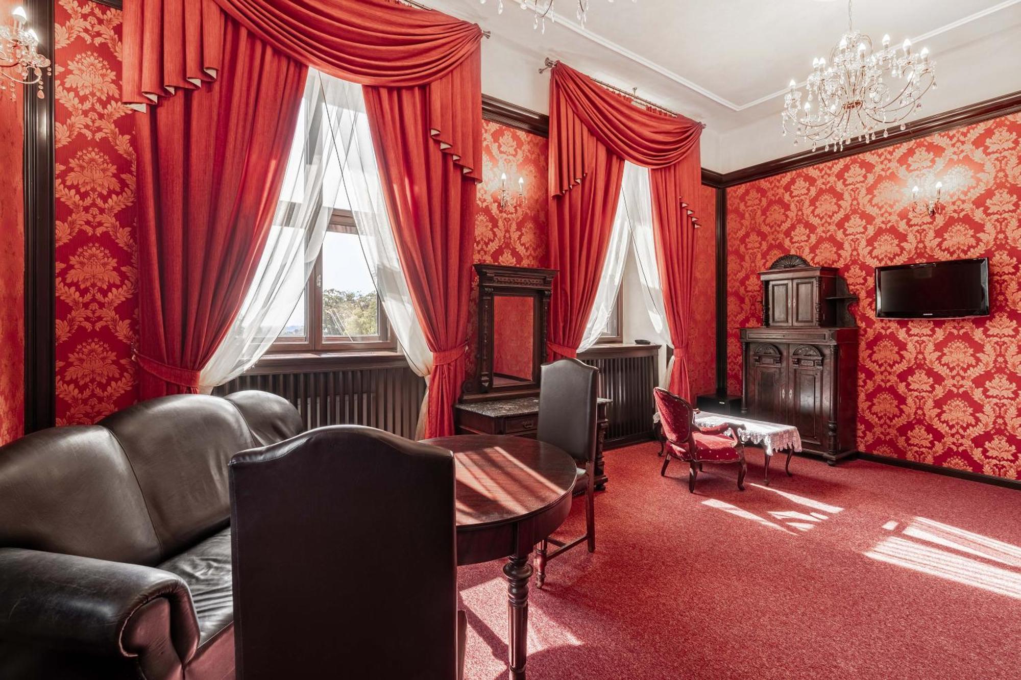 Aparthotel Zamek Uniejow Esterno foto