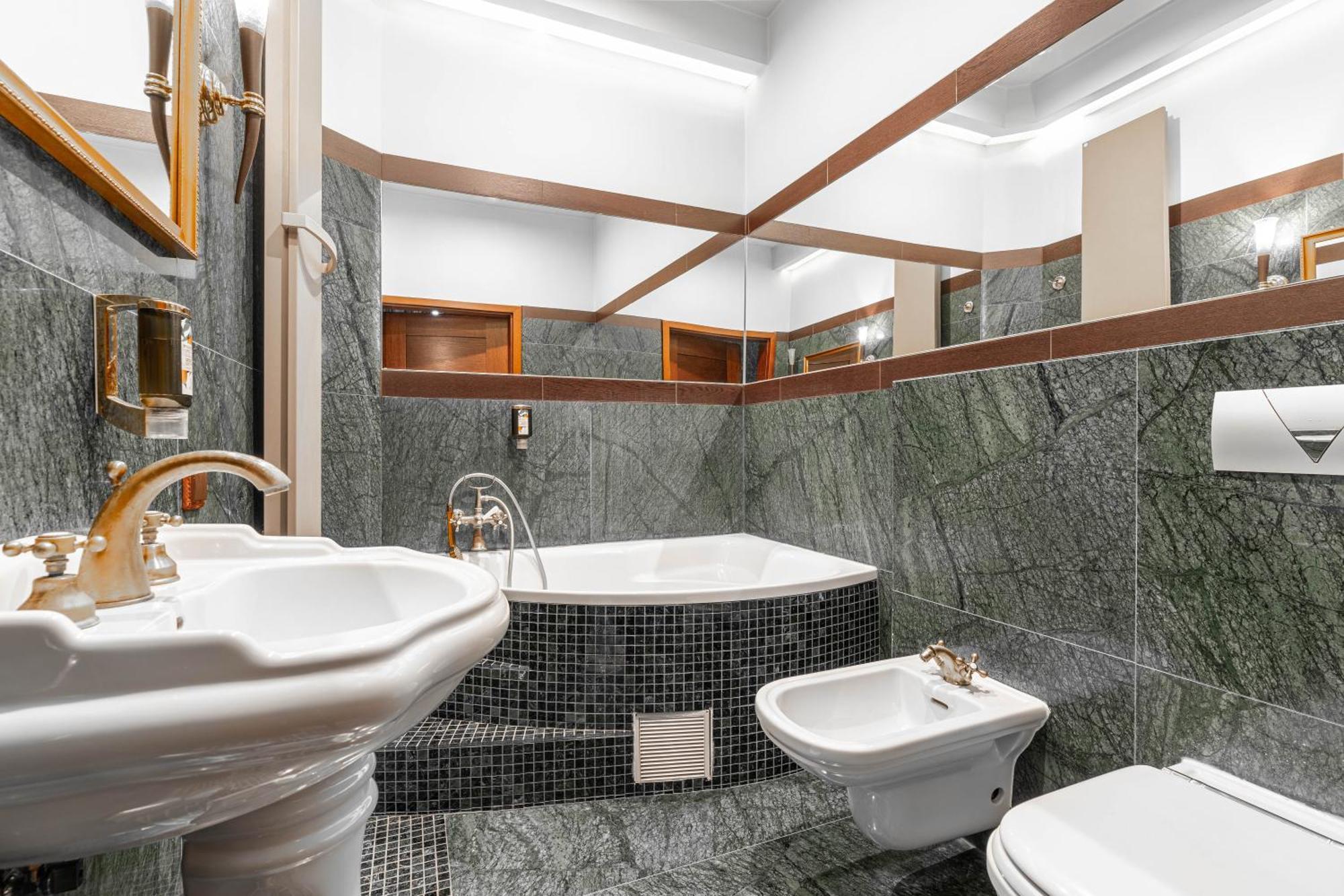 Aparthotel Zamek Uniejow Esterno foto