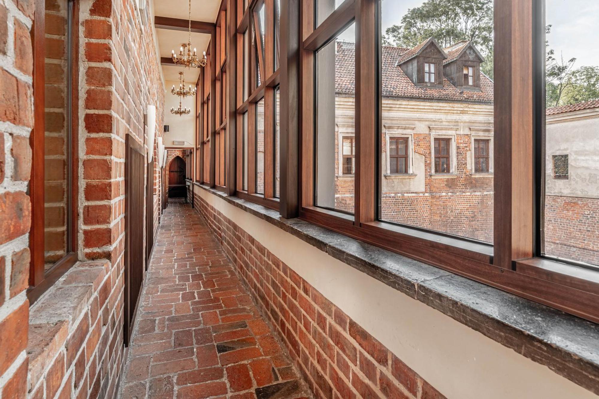 Aparthotel Zamek Uniejow Esterno foto