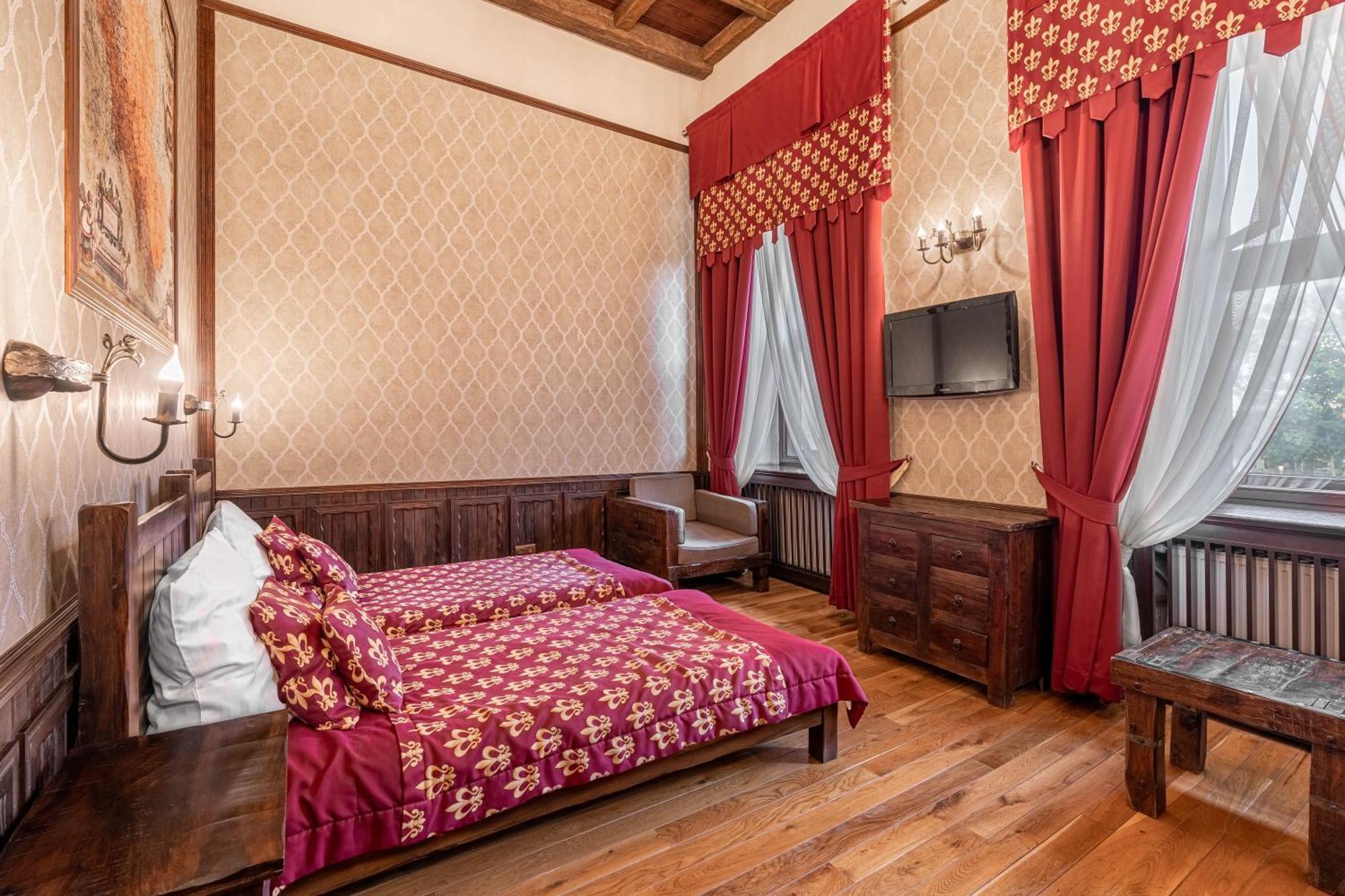 Aparthotel Zamek Uniejow Esterno foto