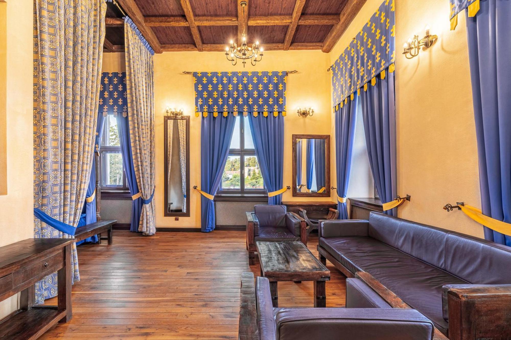 Aparthotel Zamek Uniejow Esterno foto