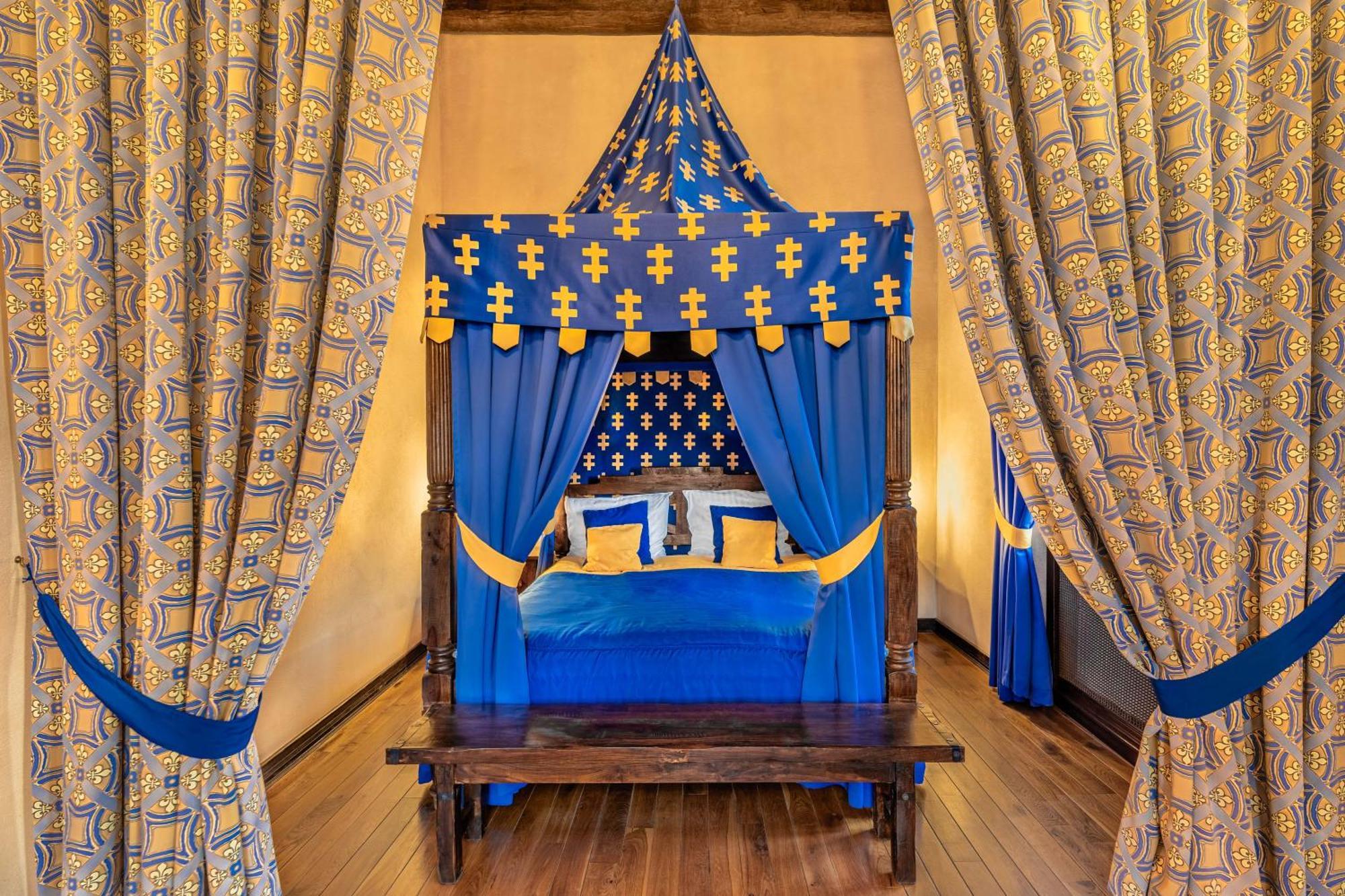 Aparthotel Zamek Uniejow Esterno foto