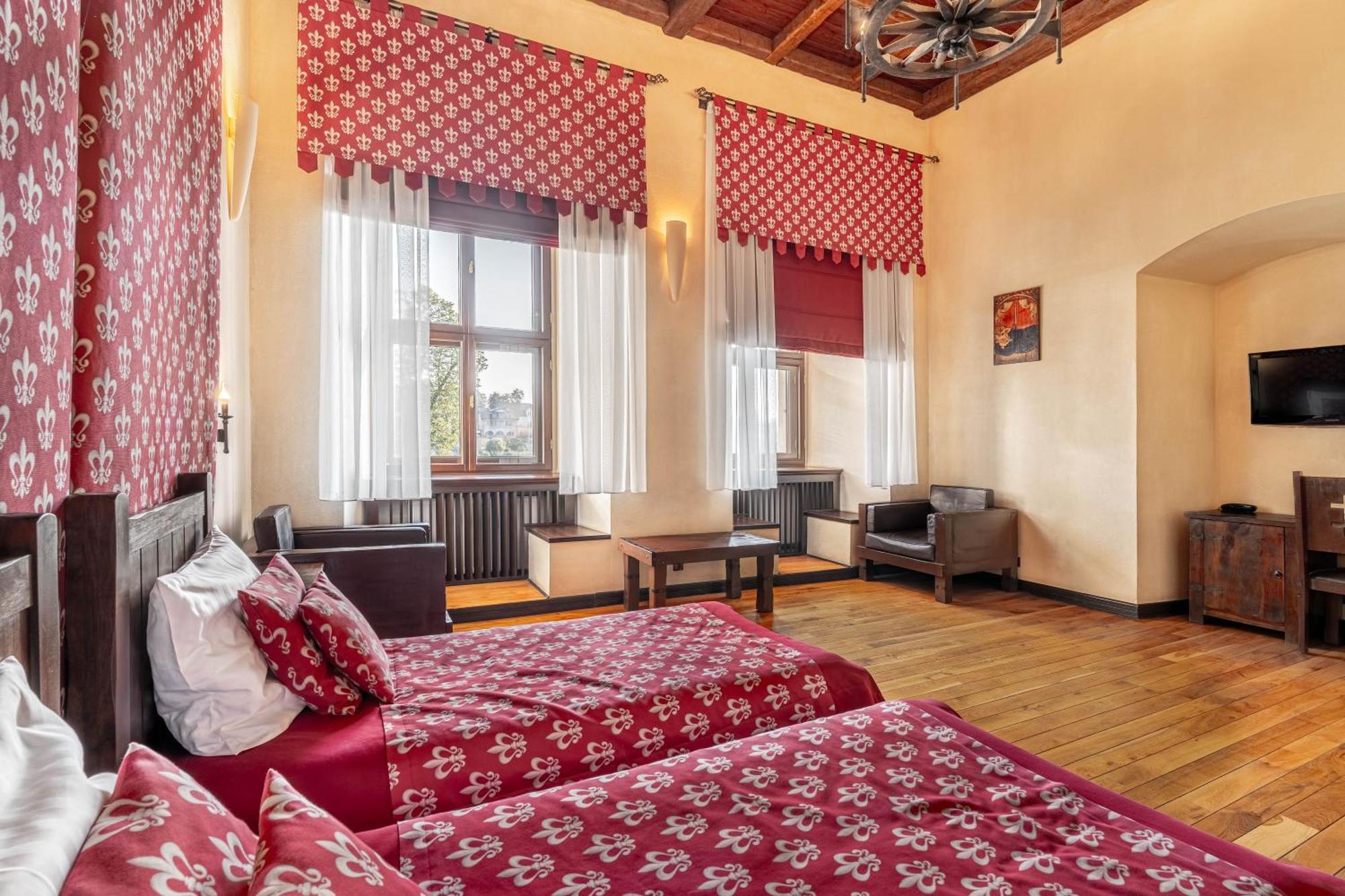 Aparthotel Zamek Uniejow Esterno foto