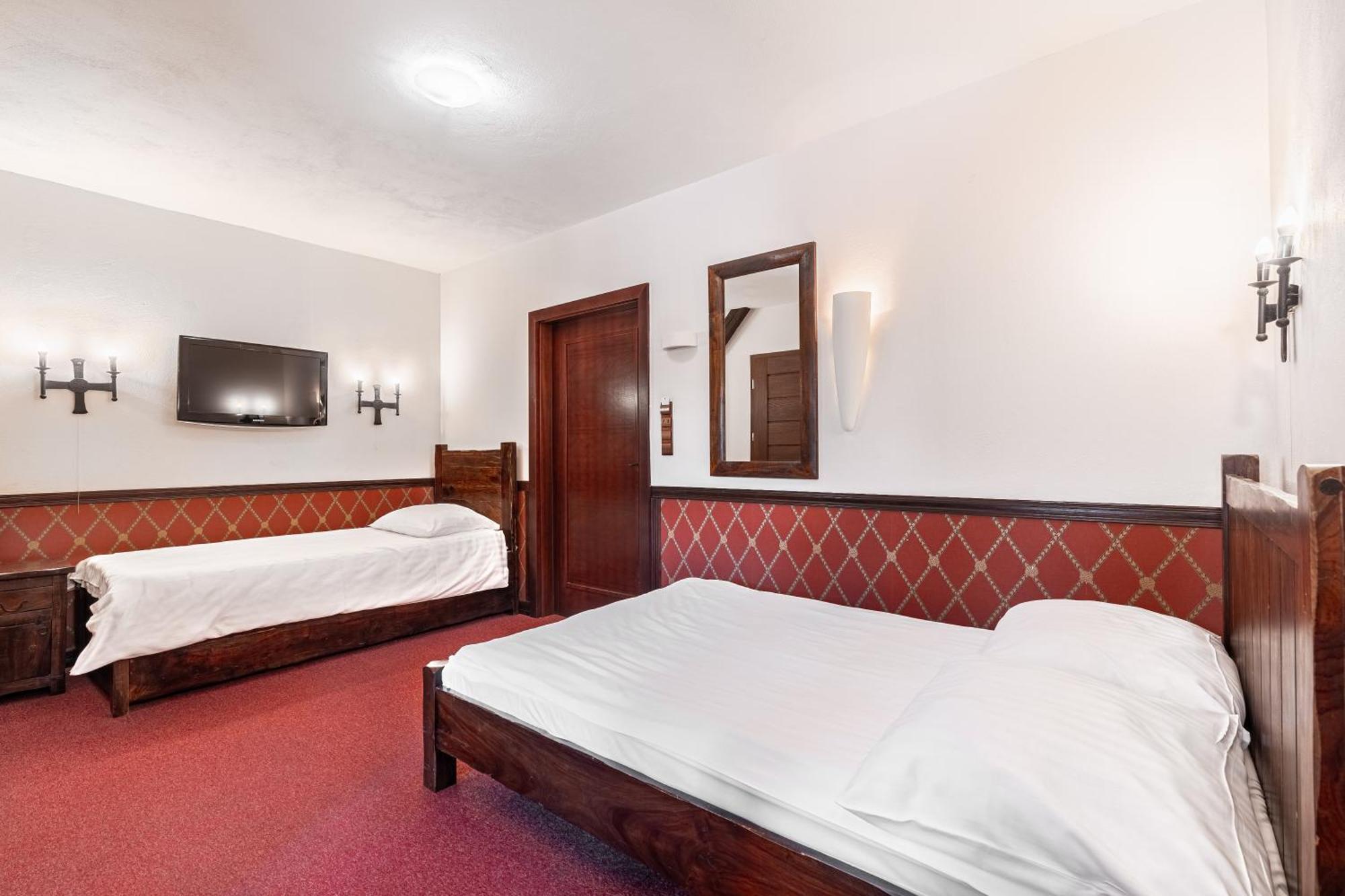 Aparthotel Zamek Uniejow Esterno foto