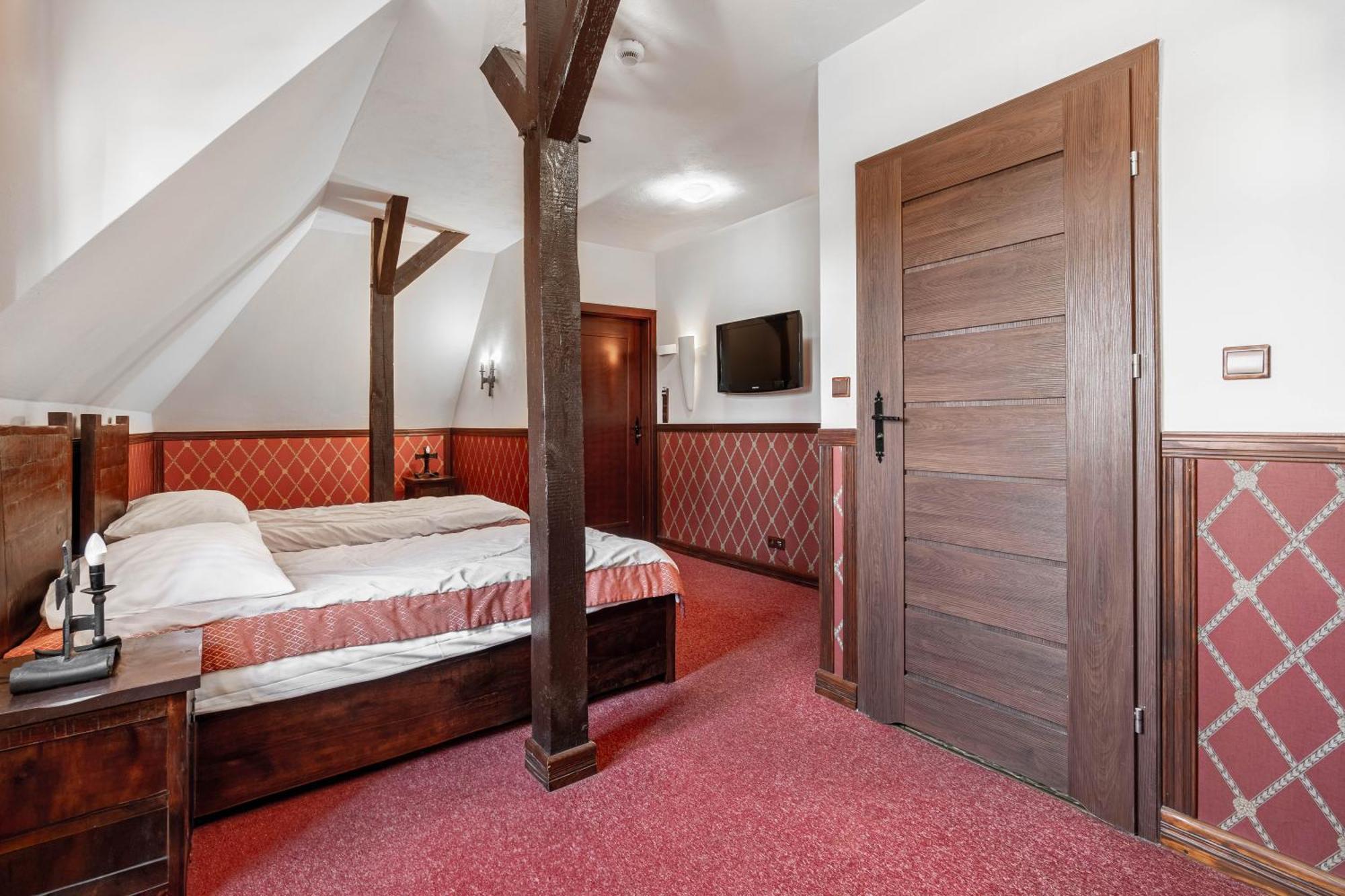 Aparthotel Zamek Uniejow Esterno foto