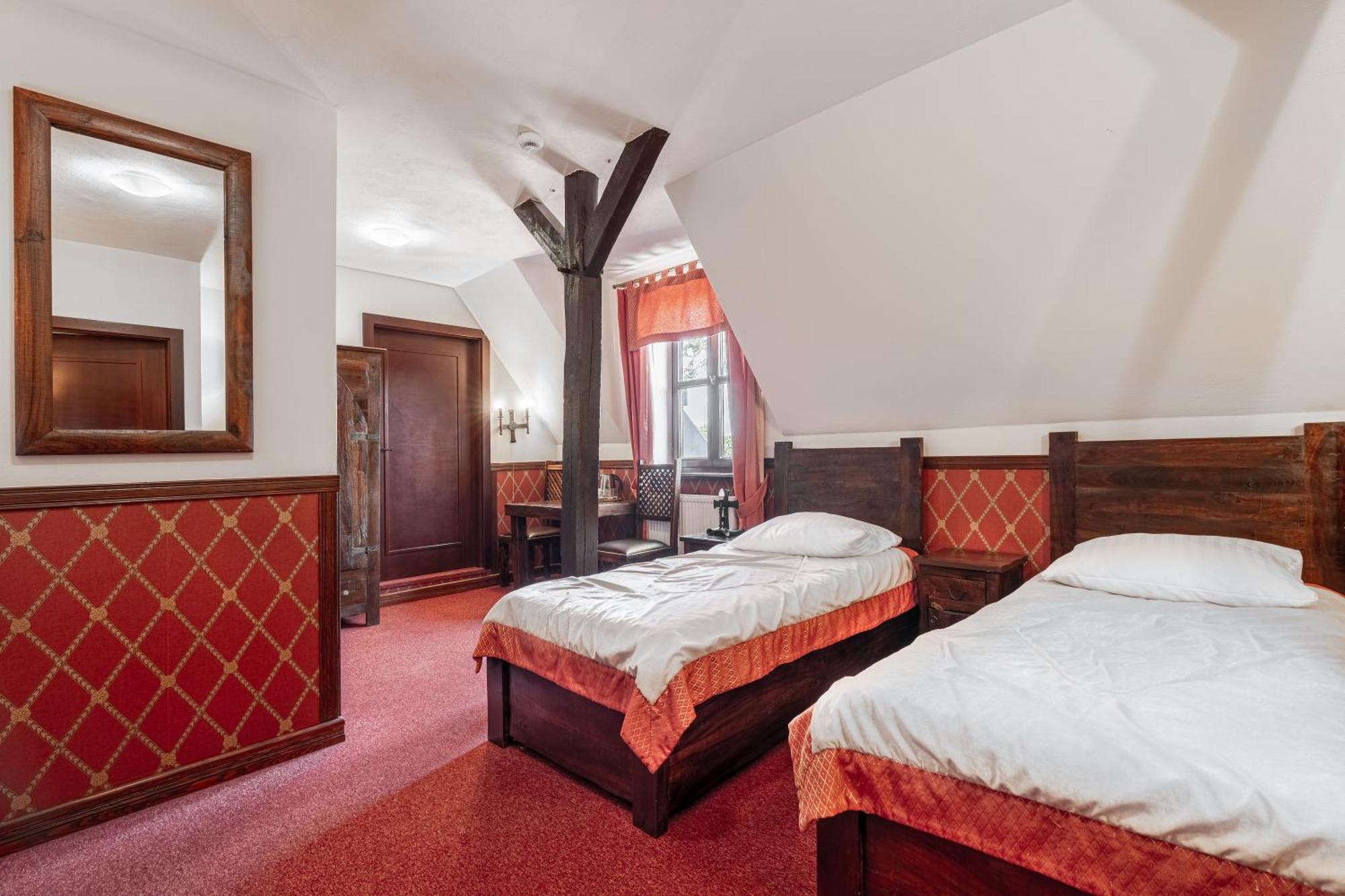 Aparthotel Zamek Uniejow Esterno foto