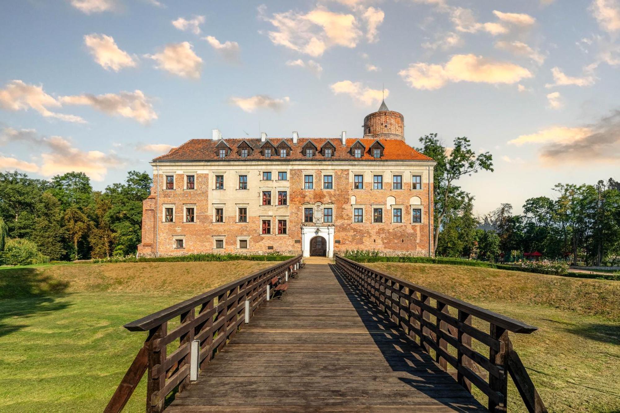 Aparthotel Zamek Uniejow Esterno foto