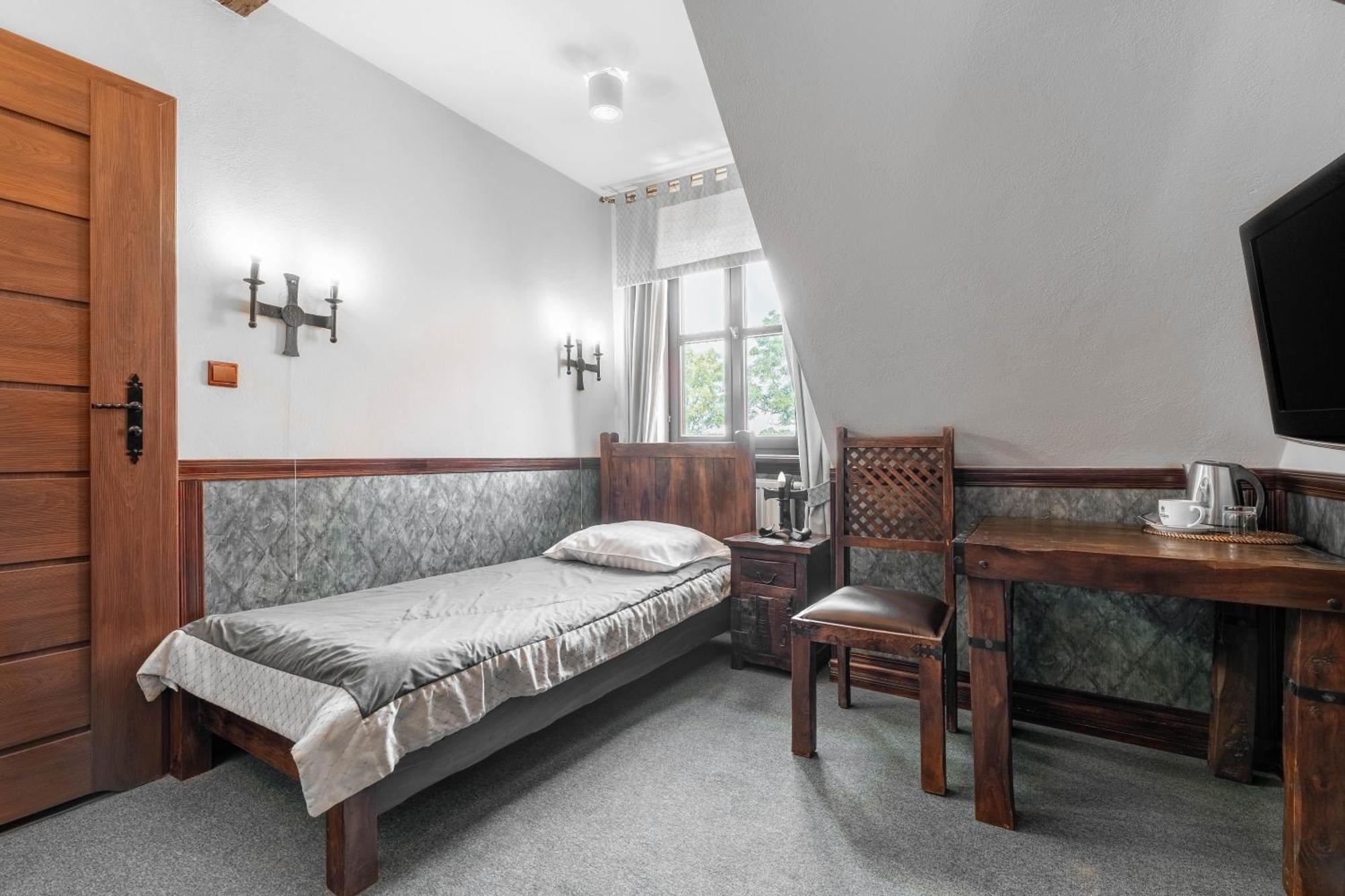 Aparthotel Zamek Uniejow Esterno foto